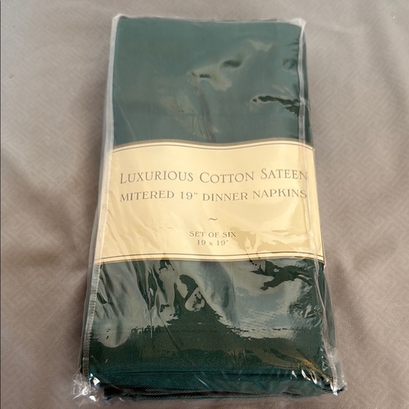 Luxurious Cotton Sateen Mitered Dinner Lunch Napkins Green Set of 6 19”X19” New - Picture 1 of 5
